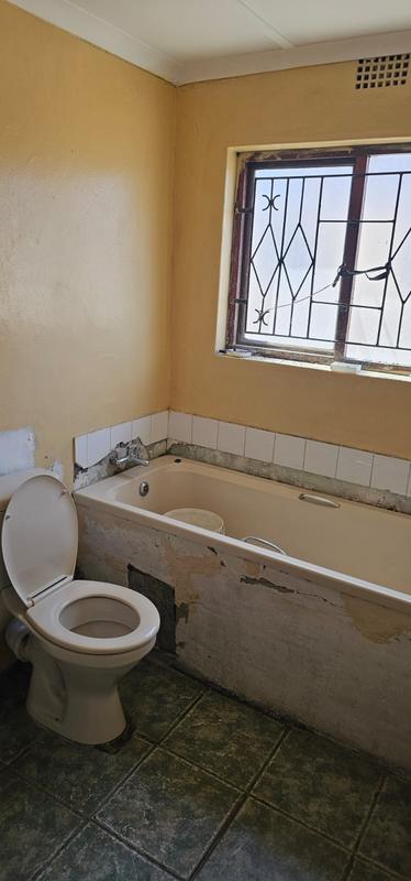4 Bedroom Property for Sale in Ilitha Park Western Cape